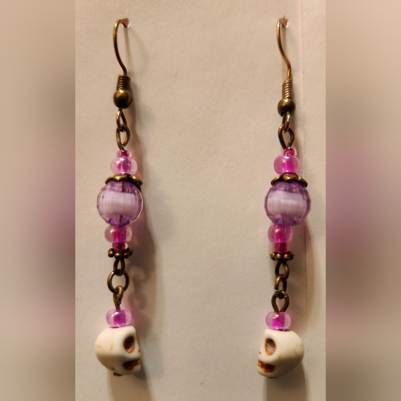 Handmade dangle skull earrings - Picture 7 of 8